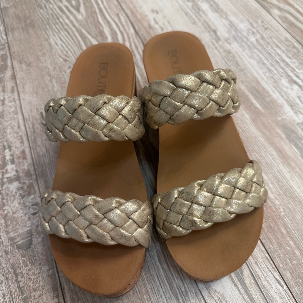 Corkys Delightful Wedge in Gold, size 9
